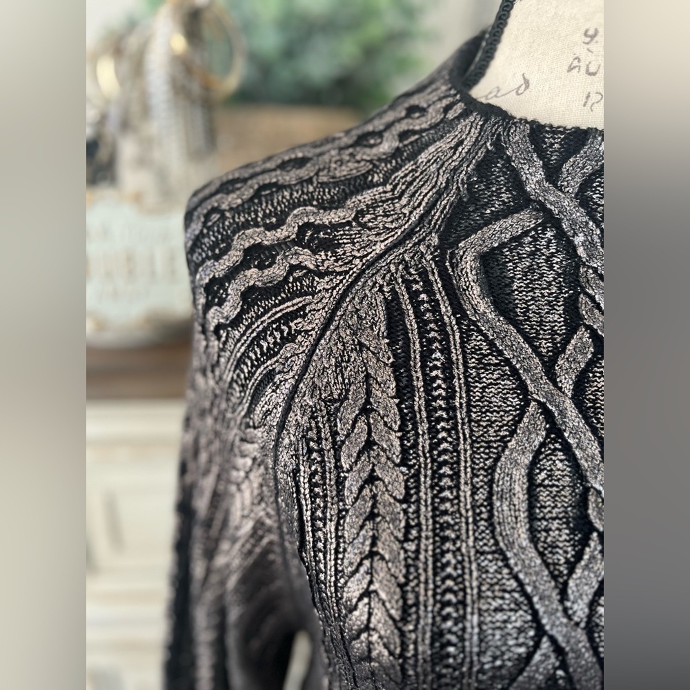 🖤GREAT GIFT! Black & Gold metallic cable knit sweater,size XS, NWT-see video 🎥 - Picture 6 of 15